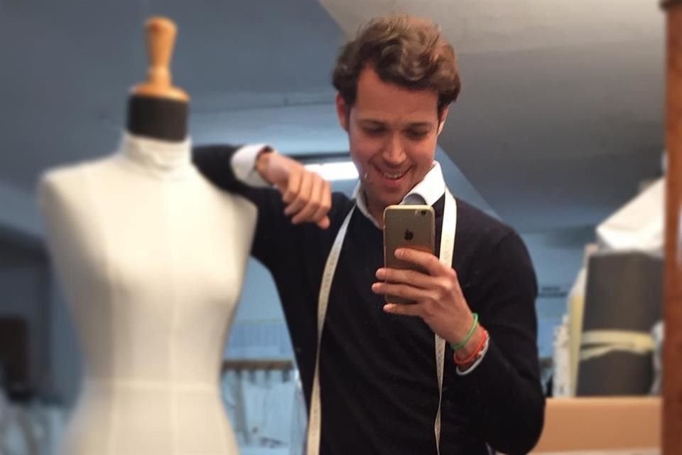 Relato en primera persona, desde Milán, de cómo se vive el duelo de Giorgio Armani, muy querido y respetado en esta capital de la moda.
