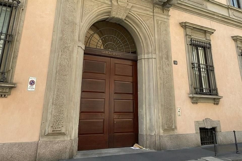'Vivo a solo 10 minutos de su palazzo, localizado en el Centro Histórico de Milán, así que decidí hacerle un figurín basado en una de sus obras', añade el autor.