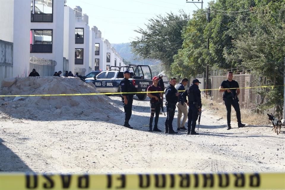 Las autoridades encontraron el cuerpo después sobre la vía pública, atada y cubierta con bolsas de plástico negras.