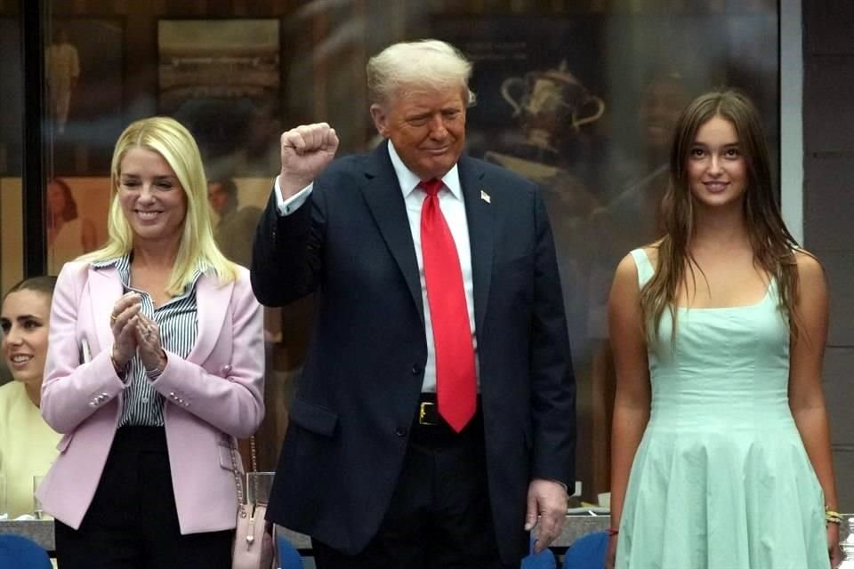 El presidente Donald Trump acudió a ver la Final del US Open entre Alcaraz y Sinner, recibiendo vítores y abucheos cuando fue mostrado en pantalla.