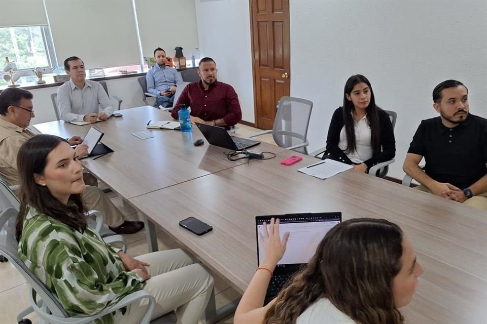 Para mejorar la calidad del servicio de transporte privado de punto a punto, la empresa DiDi se reunió con personal de Setran.