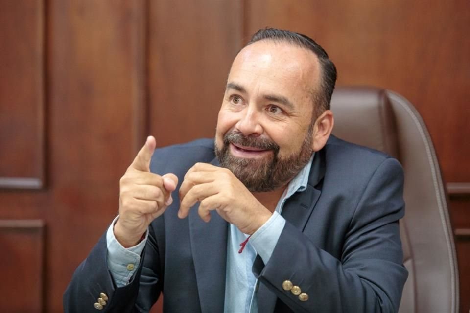 El Alcalde morenista de Tonalá, Sergio Chávez, resalta la mejora de infraestructura en servicios de salud y la recolección de basura.