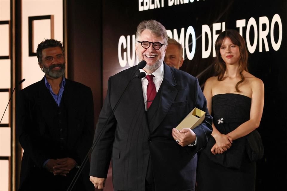 Del Toro fue  homenajeado en el TIFF Tribute Awards por su excelencia cinematográfica y su calidad humana.
