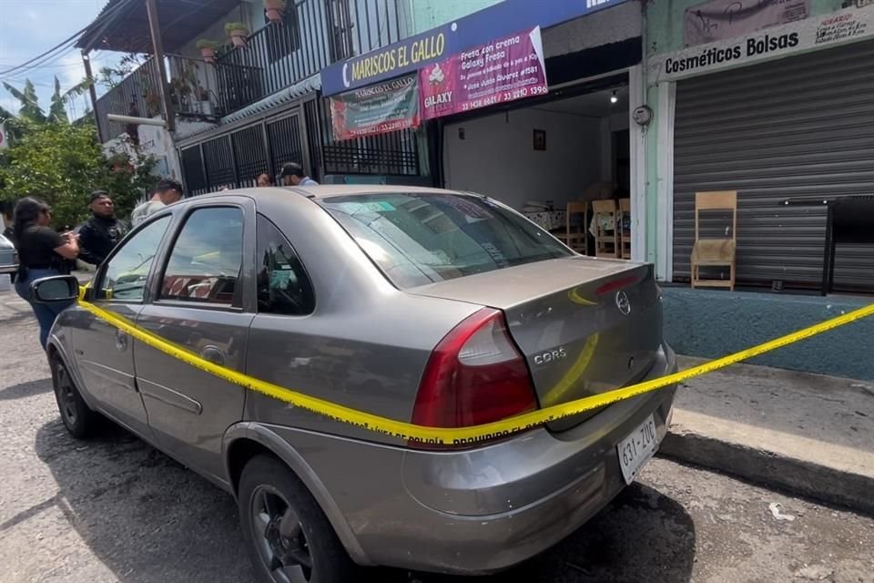 En un negocio de mariscos ubicado en Juan Álvarez y Experiencia, un empleado fue agredido directamente por un sujeto que fingió ser cliente.