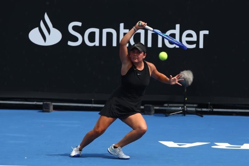 A sus 16 años, la tenista jalisciense Abril Cárdenas Olivares se inspira en Aryna Sabalenka para ser una de las referentes del tenis.