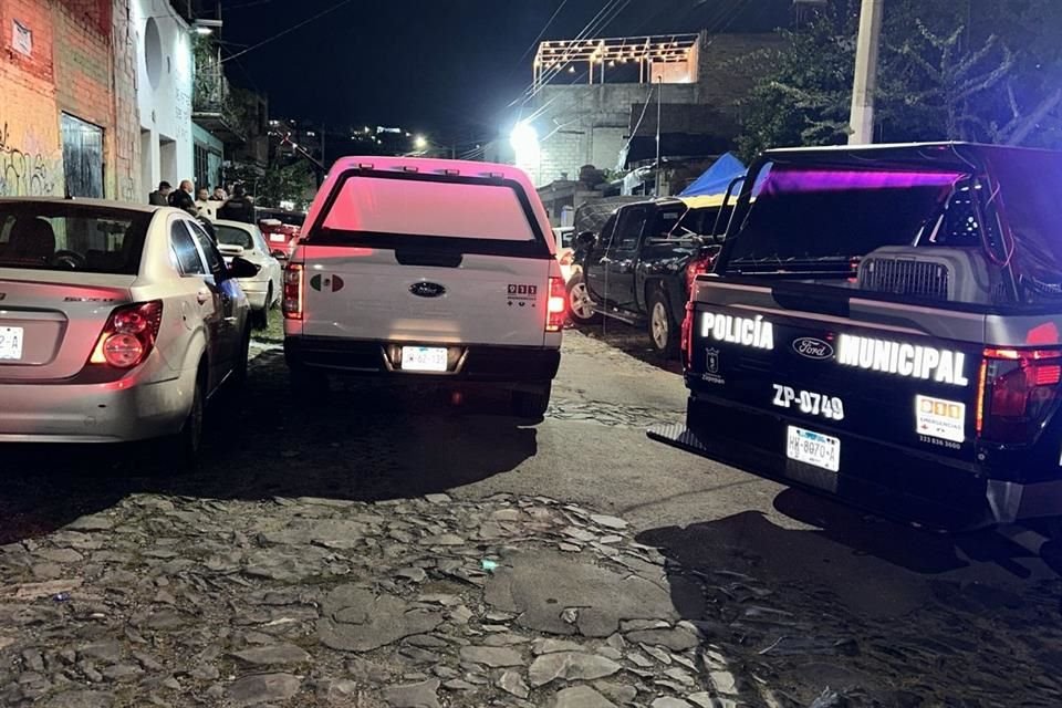 Un hombre que estaba dándole mantenimiento a su camioneta afuera de su domicilio, fue asesinado a balazos, en la Colonia Cabañitas.