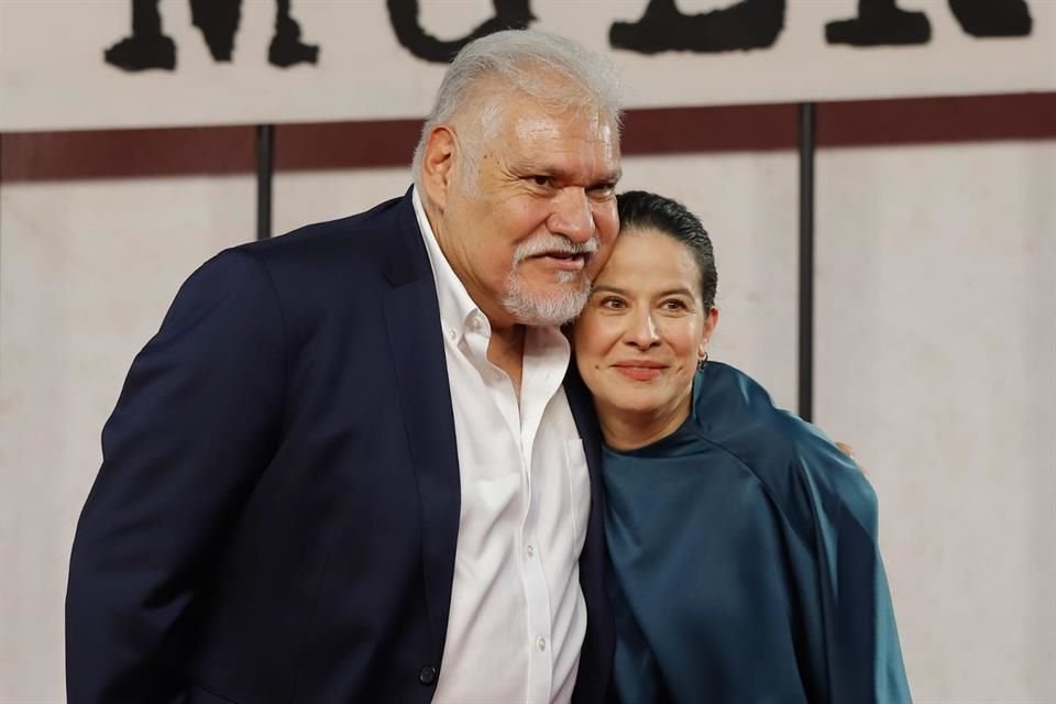 Arcelia Ramírez posó con Cosío.