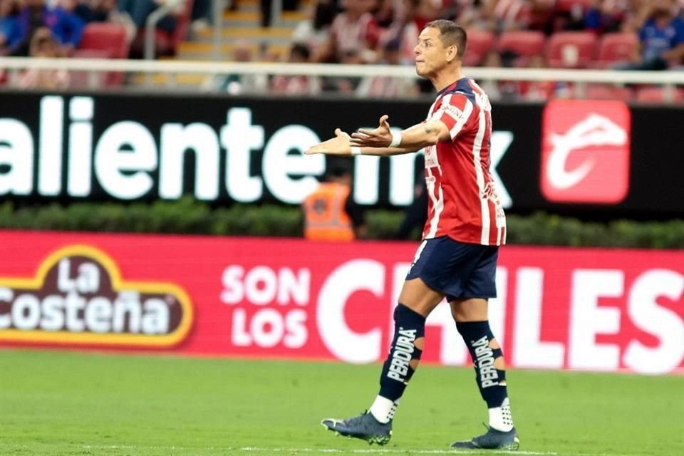 El rendimiento de 'Chicharito' ha generado críticas entre los aficionados.