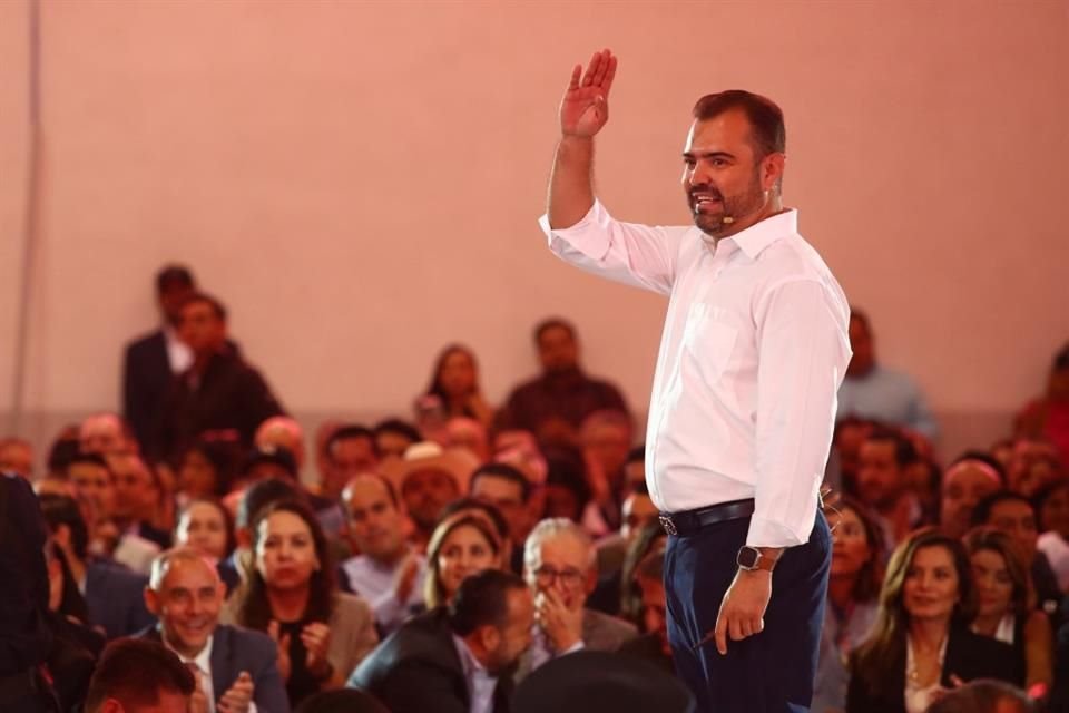 En su primer Informe como Alcalde de Tlajomulco, Gerardo Quirino Velázquez destacó la inversión en obras por mil 200 mdp y la recuperación de vivienda.