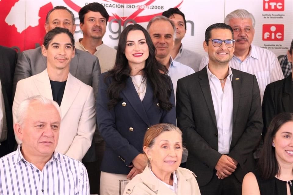 La SICT y la Cámara Mexicana de la Industria de la Construcción firmaron un convenio para crear una comisión que impulse proyectos estratégicos en infraestructura en Jalisco.