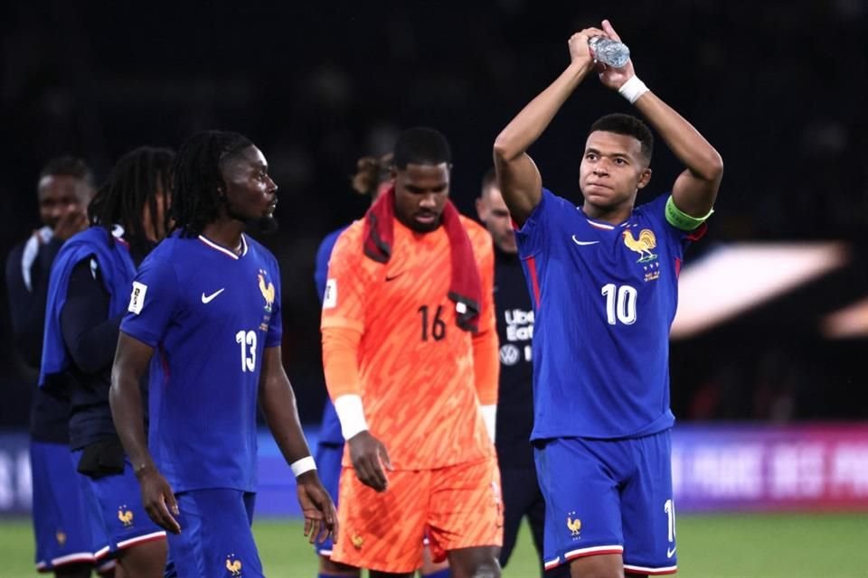 Mbappé fue aplaudido en el Parque de los Príncipes.