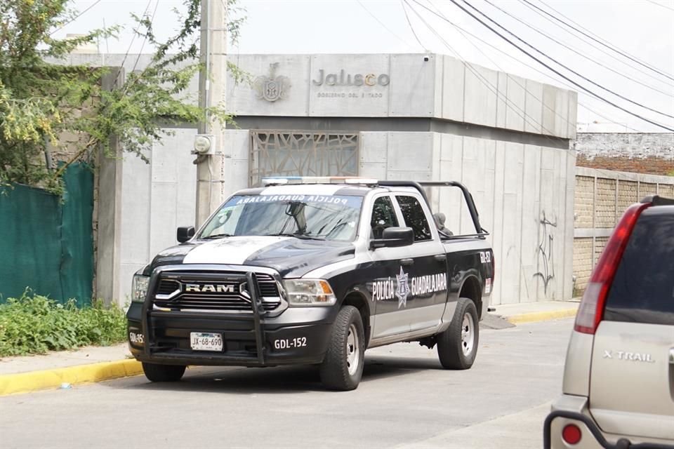 Oficiales de GDL realizaron un operativo de búsqueda tras el reporte de posibles motos robadas del Depósito Vehicular # 8, en Huentitán.