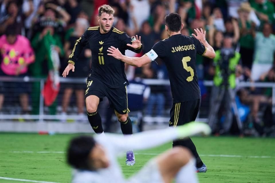 Santiago Giménez la mandó al ángulo con la zurda para el empate de México ante Corea del Sur.