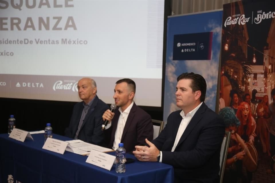 Francisco Blanch, Director de Ventas Leisure de Discover Puerto Rico; Pasquale Speranza,  vicepresidente de ventas de Aeroméxico en México y Juan Inzunza, representante de Delta Airlines en México.