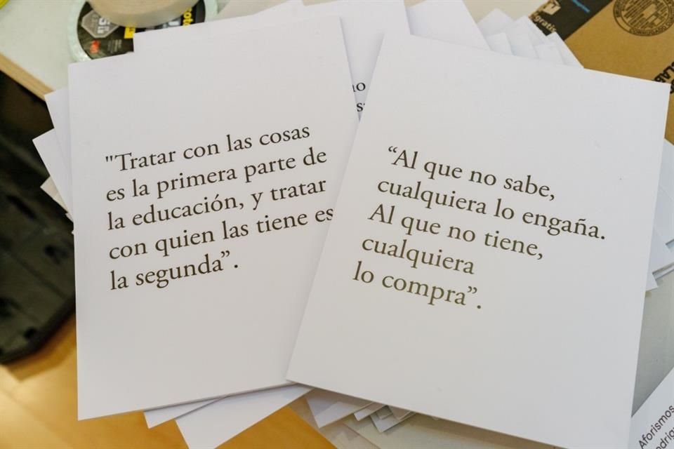 La exhibición aborda como la IA puede desplazar la creatividad e imaginación del ser humano.