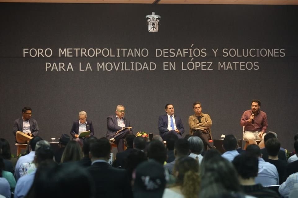 Daniel Isaac Jiménez, CUTlajomulco; Héctor García, director Patrimonio UdeG; Antonio Lancaster Jones, presidente CCIJ; José Luis Valencia, director CCU UdeG y Eduardo Acosta, Fundación GDL 500.