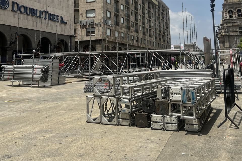 Preparativos en el centro de Guadalajara para la celebración del grito de Independencia.