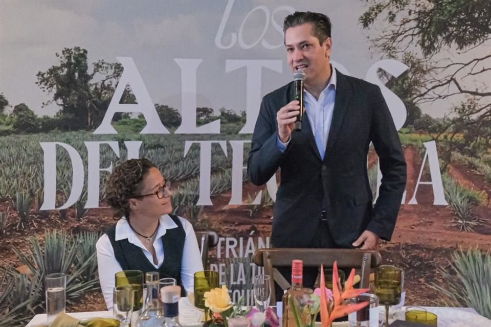 La Ruta del Tequila de Los Altos se integra por Acatic, Tepatitlán, San Ignacio Cerro Gordo, Arandas, Jesús María, Atotonilco El Alto, Ayotlán y Tototlán.