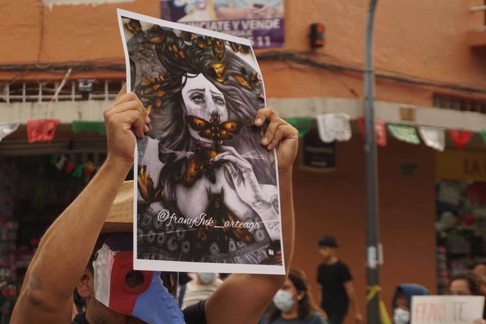Jóvenes artistas, amigos y conocidos de Frany Arteaga, privada de la libertad en galería de GDL, se reunieron en el Centro para recordarla.