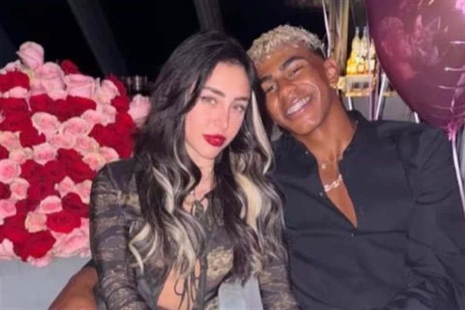 La cantante Nicki Nicole confirmó su romance con el futbolista Lamine Yamal; 'muy feliz y muy enamorada', dijo sonriente a la prensa.