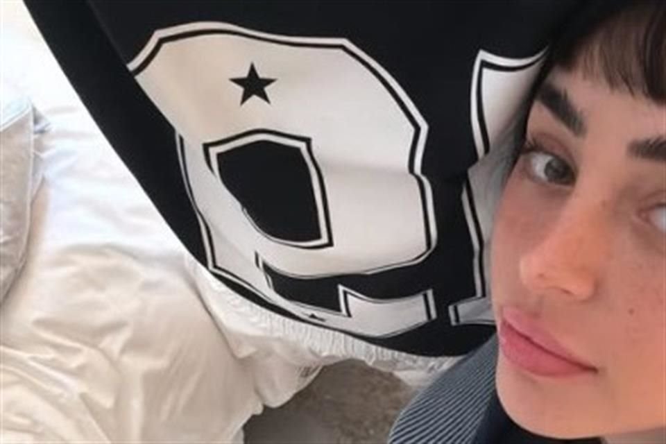 La intérprete de 'Entre Nosotros' también compartió que su relación con la joven estrella del FC Barcelona le ha permitido aprender catalán.