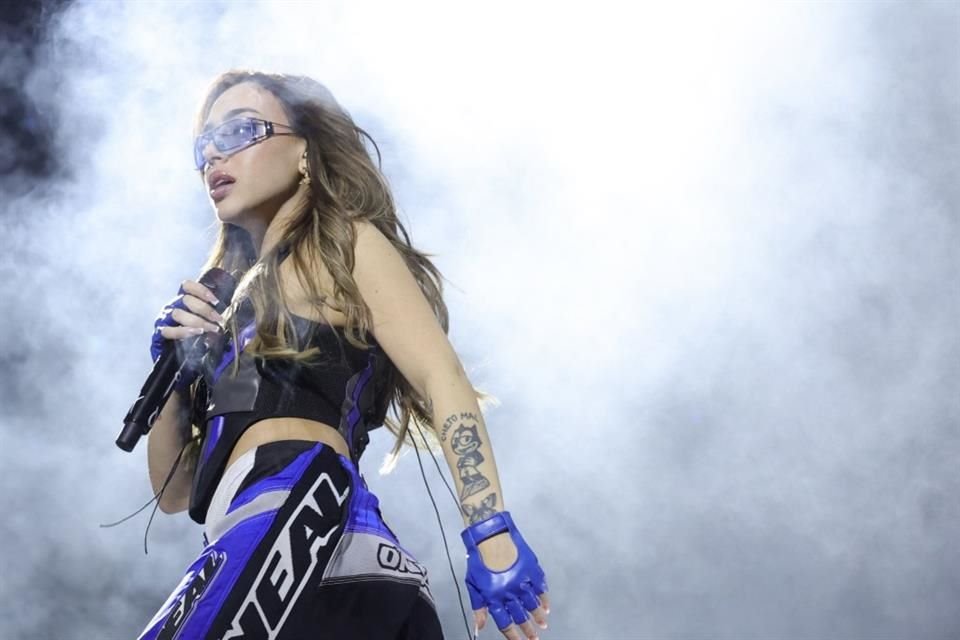 La artista estuvo presente en el desfile de la firma Desigual, celebrado en la Nau de Turbines de las Tres Xemeneies en Sant Adrià de Besòs.