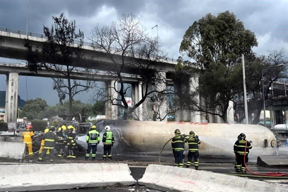 El número de decesos por el siniestro de la pipa de gas LP que volcó en el Puente de la Concordia ascendió a 13.