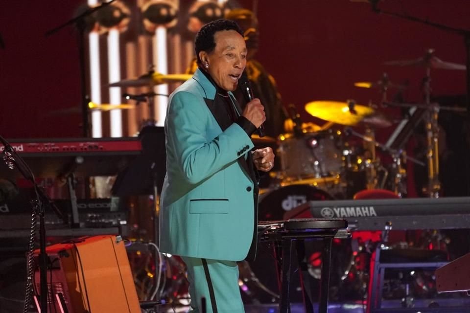 Las cuatro mujeres que demandaron a Smokey Robinson de presunta agresión sexual podrán seguir el proceso legal usando seudónimos.