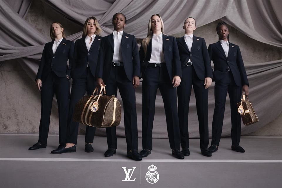 Por su parte, la colección femenina se complementa con accesorios, como un cinturón con hebilla LV, zapatos de salón Swing, mocasines LV Mare y zapatillas LV Soft.