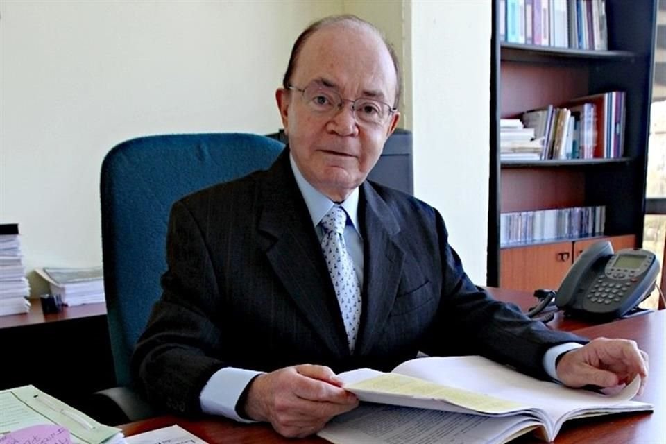 Eleuterio Valencia Carranza, ex magistrado del Supremo Tribunal de Justicia del Estado, renunció a la función notarial.