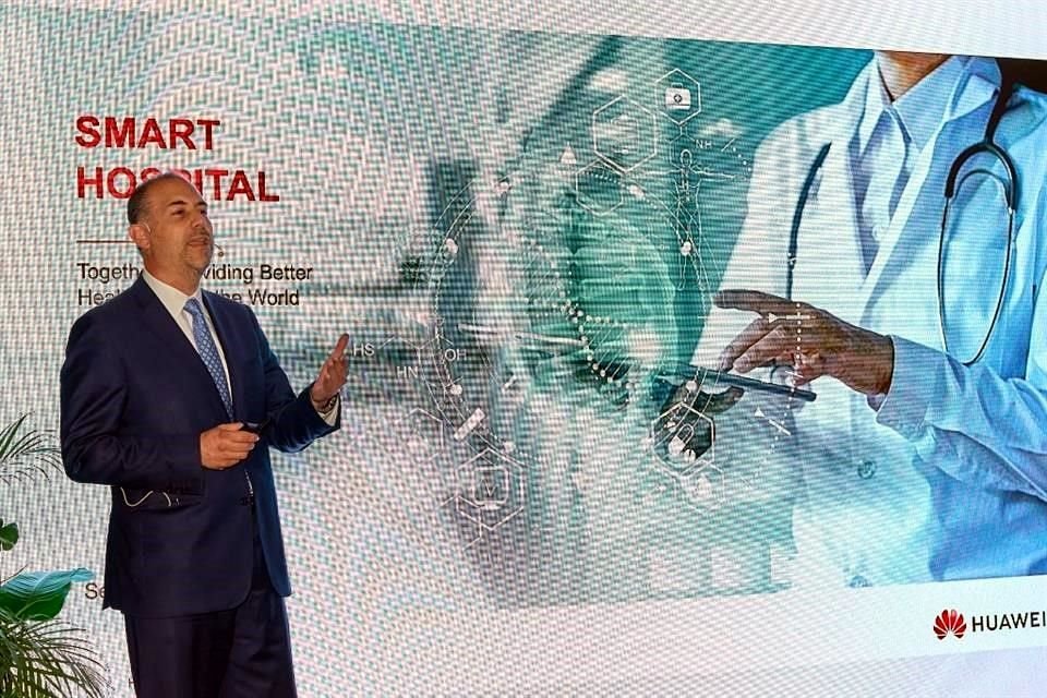 Jorge Alfredo Cuevas, de Huawei Latinoamérica, dijo que para estar listos para la Inteligencia Artificial, las empresas deben alistarse primero para el almacenamiento de datos.
