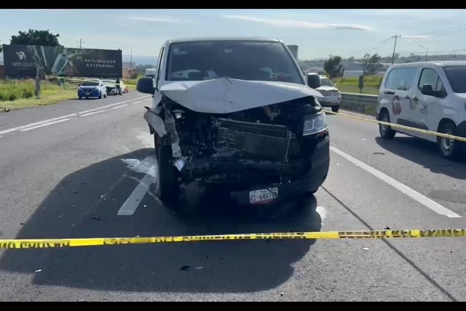 Un percance entre dos camionetas tuvo lugar en la Autopista Guadalajara - Zapotlanejo.