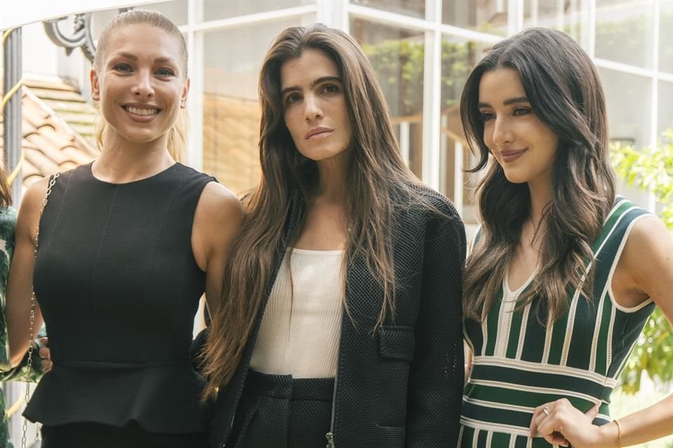 Siluetas versátiles y tonos suaves marcaron la presentación de Max Mara en San Ángel Inn.