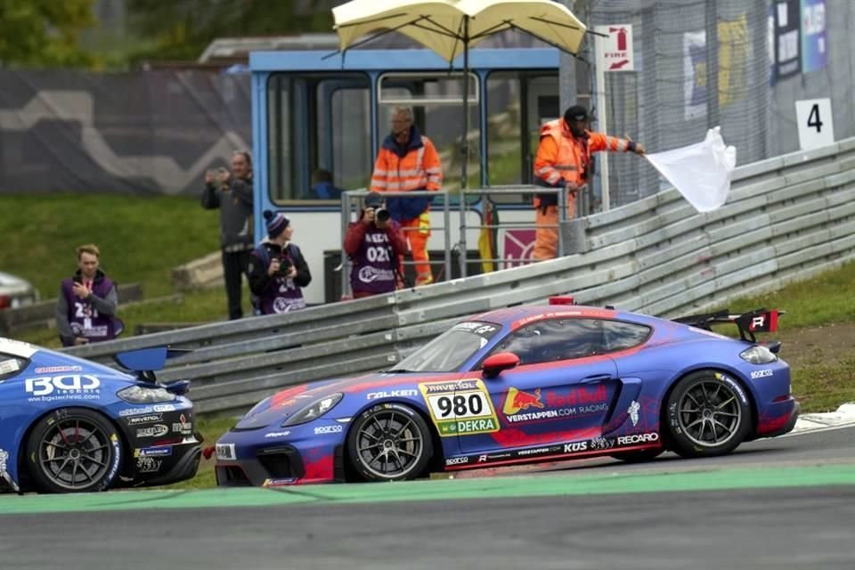 El neerlandés busca la licencia que le permita competir en la más importante carrera del circuito.