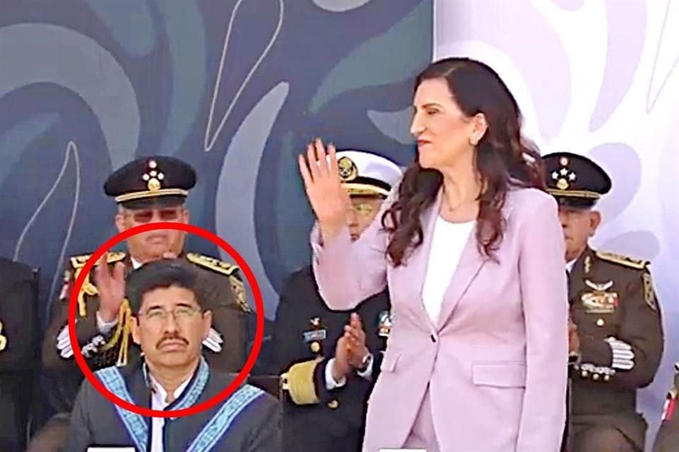 A diferencia de CSP, funcionarios y militares, titular de Corte, Hugo Aguilar, no aplaudió a Kenia López cuando fue presentada en ceremonia.