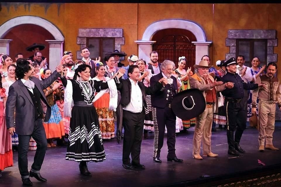 La zarzuela 'El Orgullo de Jalisco' costó 2 millones 478 mil 107 pesos; Plácido Domingo no cobró, pero se le pagaron vuelos y hospedaje.