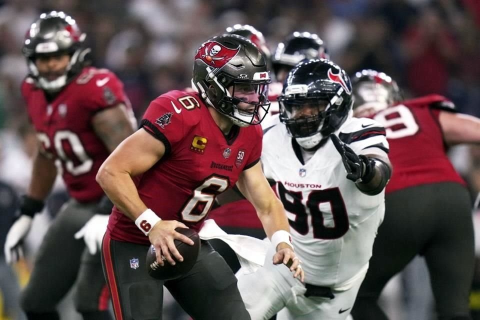 Baker Mayfield lanzó dos pases de touchdown en Houston para comandar el triunfo de Tampa Bay.