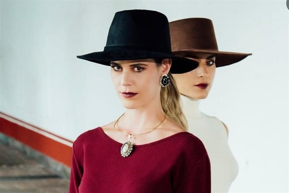 Modelos de la colección 'Tierra Nuestra' lucen colores inspirados en los paisajes de México.