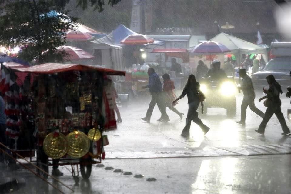 Debido a la fuerte tormenta que cayó esta tarde en la colonia Chapalita de Guadalajara, se canceló la ceremonia del Grito de Independencia.