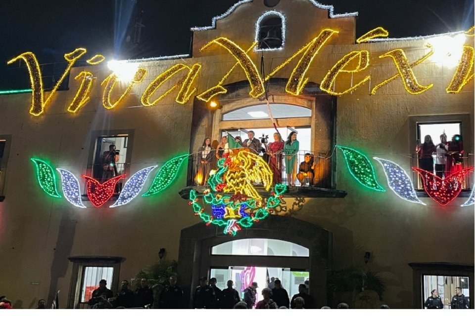 El Alcalde de Zapopan, Juan José Frangie, encabezó por cuarta ocasión la ceremonia del Grito de Independencia en la Plaza de las Américas.