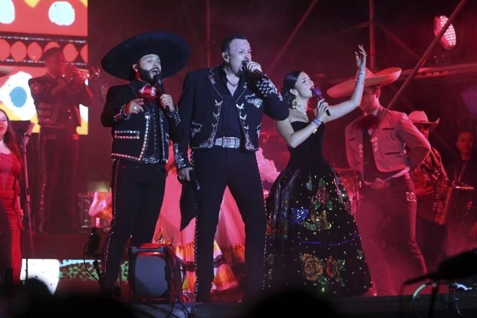 Leonardo, Pepe e Ángela Aguilar deram um show de pouco mais de duas horas para milhares de pessoas.