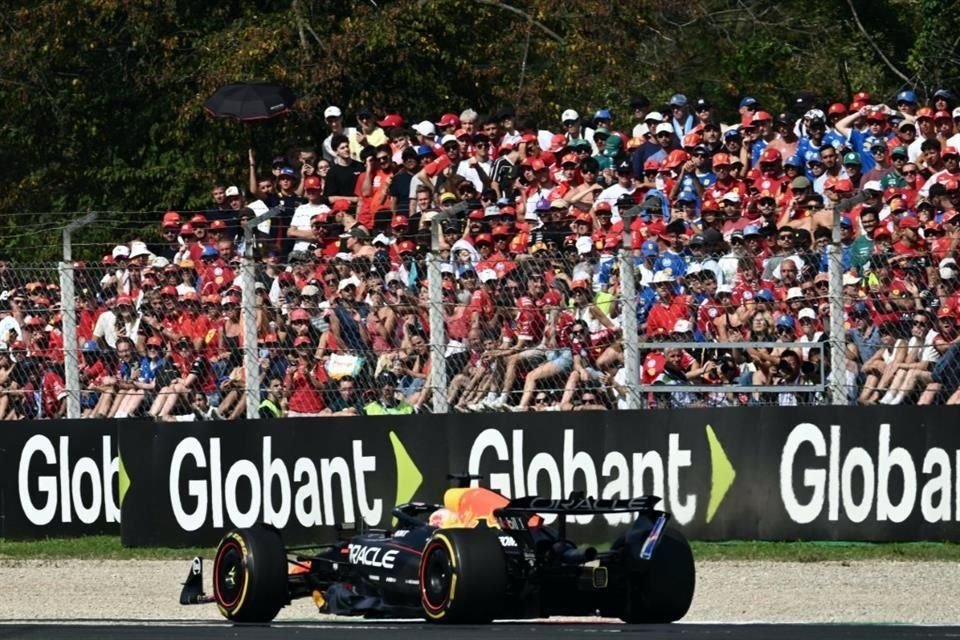 Verstappen ganó en Italia tras las mejoras al RB21.