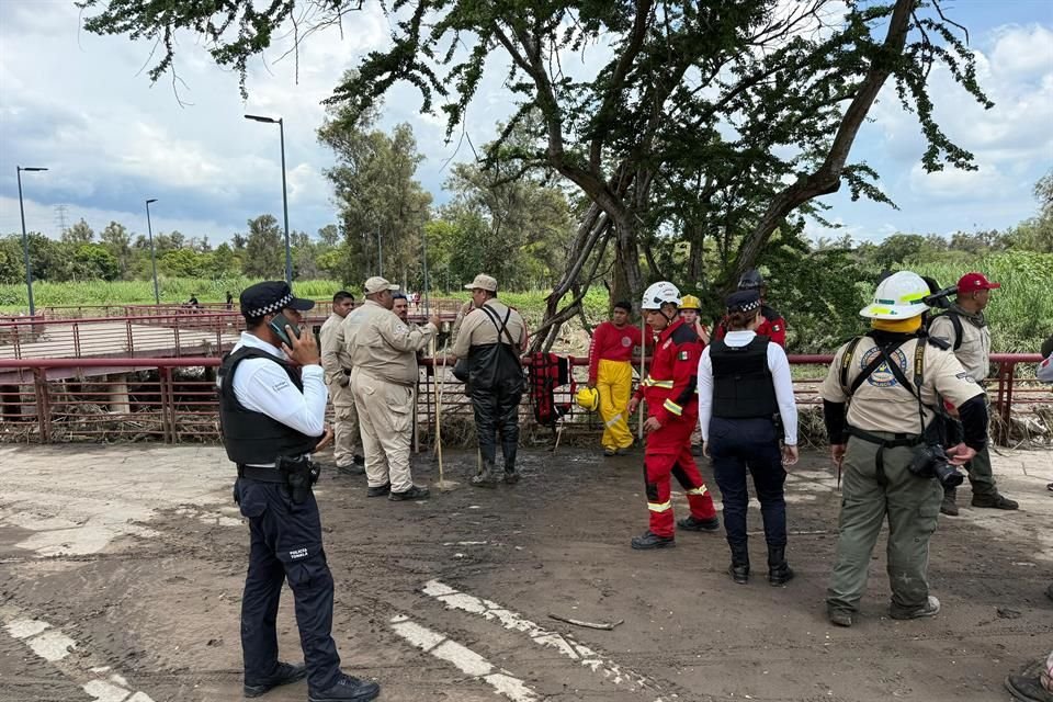 Kevin de Jesús Rivera González, de 20 años de edad, circulaba en su moto en la Colonia Lomas de la Soledad en Tonalá, cuando fue arrastrado por la corriente.