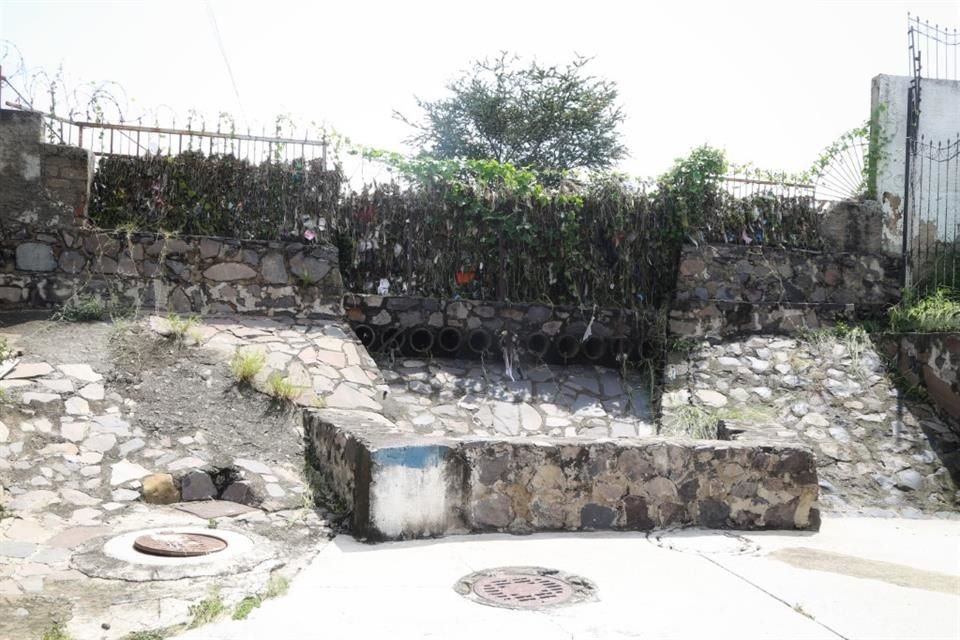 Así luce la Calle Mártires de Cananea seca, después de que el vaso regulador de la zona se desbordara.