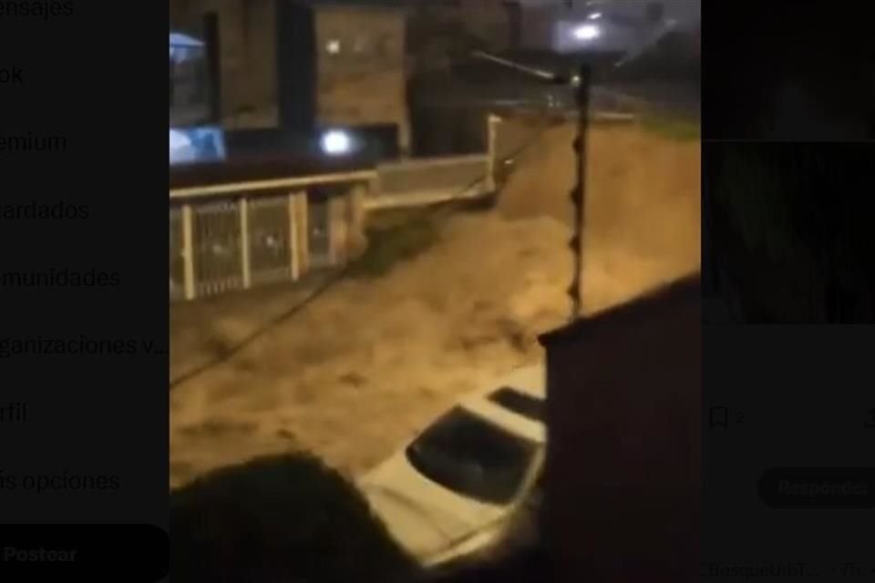 La lluvia de anoche que se extendió hasta la madrugada de hoy, provocó el desbordamiento del vaso regulador en Fraccionamiento Revolución.