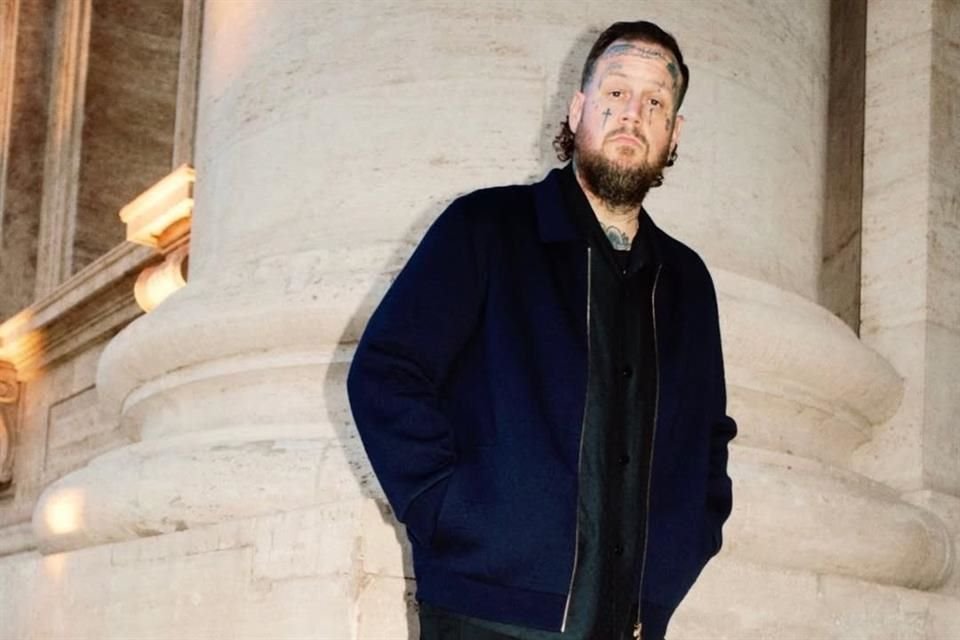 La estrella de country compartió la actualización junto con fotos del look que lució durante el especial 'Grace for the World'.