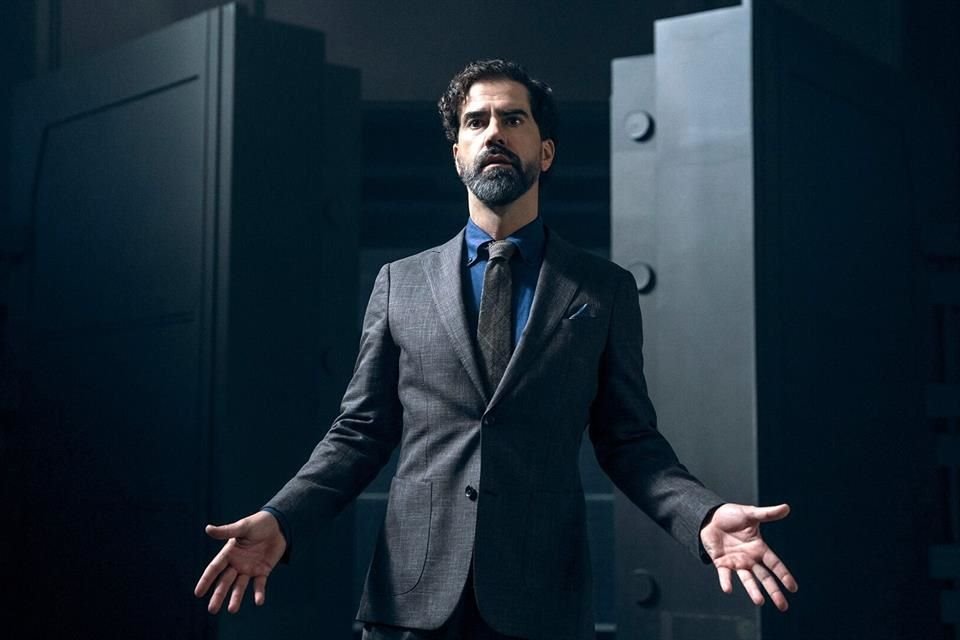 Esta segunda temporada trae nuevos personajes, como Cipher (Hamish Linklater), el actual decano de la Universidad.