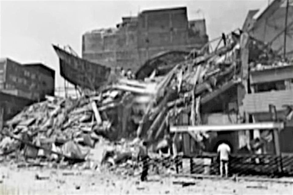 'Terremoto de México' (2008), de Matías Gueilburt.