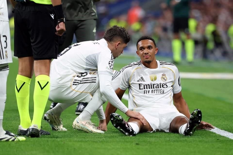 Trent Alexander-Arnold se lesionó en el debut del equipo en la presente edición de la Champions League.