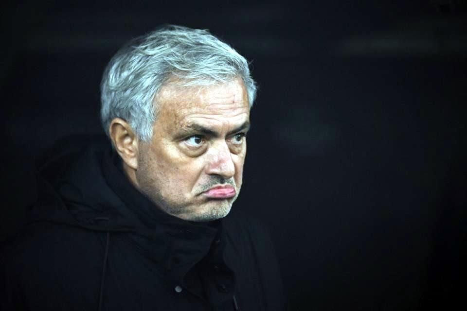 José Mourinho le comunicó al Benfica que sí estaba interesado en la propuesta.